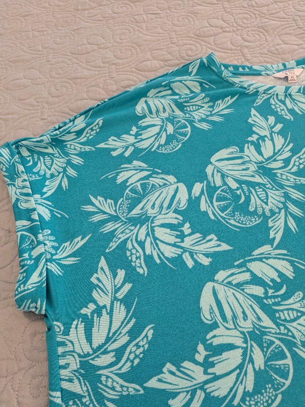 Crown & Ivy Plus Size Pleated Back T-Shirt size 4X